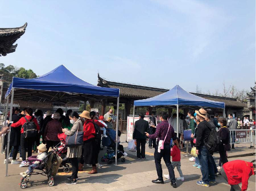 周末游客图片.jpg